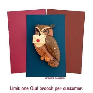 Tangerine Menagerie Post Owl Brooch Rare Hogwarts